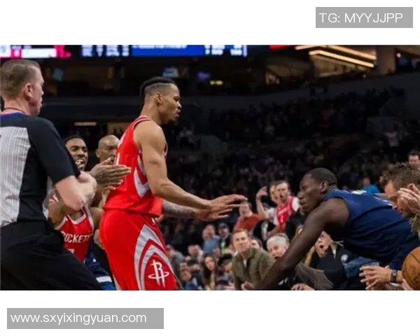 詹姆斯在火箭队面前展现平框实力引发球迷热议与期待